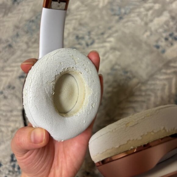 Beats by Dr Dre Beats Solo3 Wireless Headphones Rose Gold - Picture 3 of 3